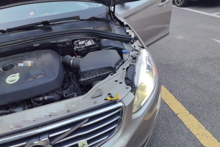 Used Volvo XC60 2015 T5 Smart Upgrade Model Engine Bay Left