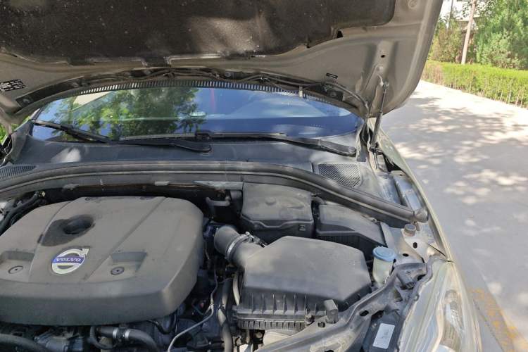 Used Volvo XC60 2015 T5 Zhiya Edition Engine Bay Left