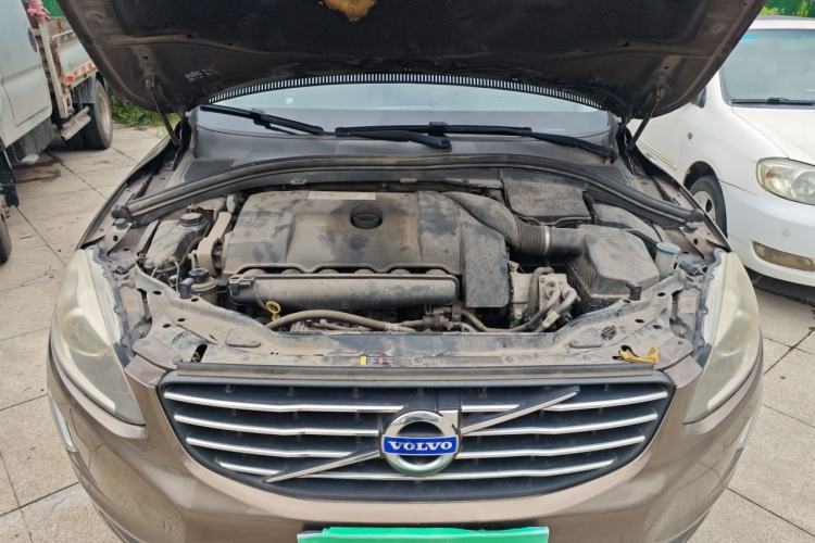 Used Volvo XC60 2015 T6 Zhiyi Edition Engine Bay