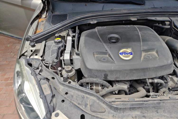 Used Volvo XC60 2015 T5 Zhiya Edition Engine Bay Right
