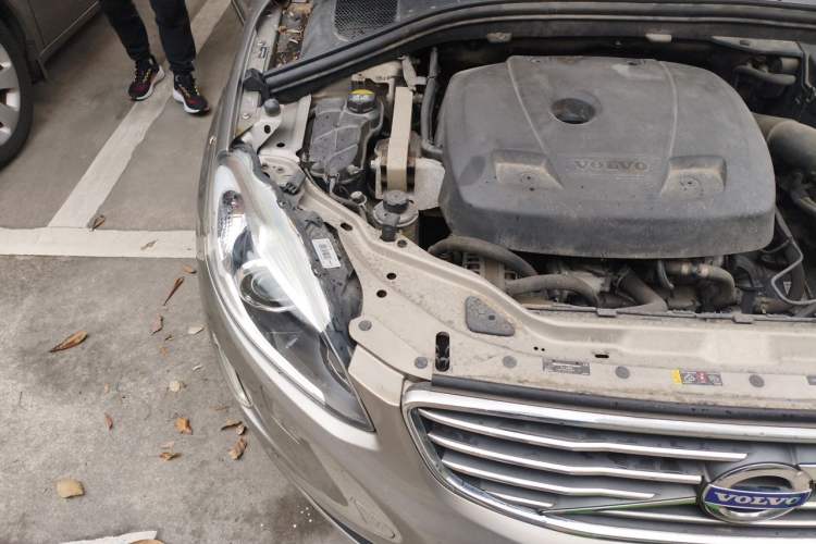 Used Volvo XC60 2015 T5 Smart Upgrade Model Engine Bay Right