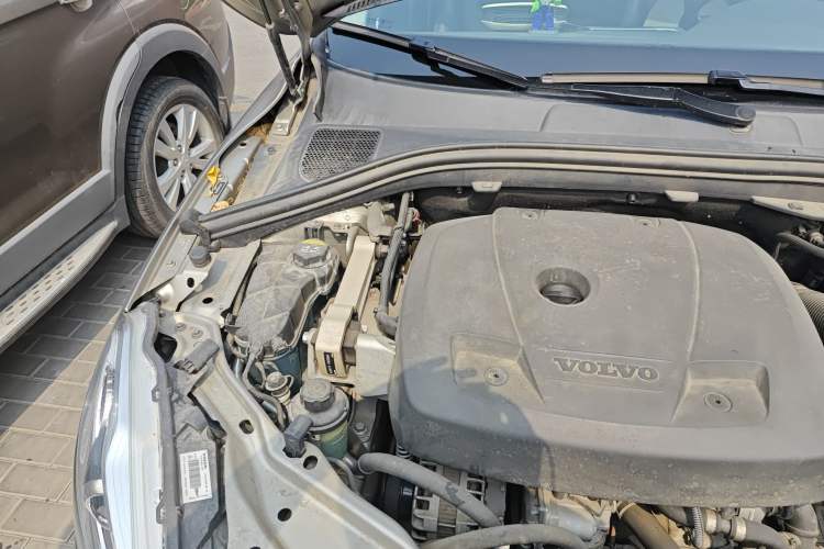 Used Volvo XC60 2015 T5 Smart Upgrade Model Engine Bay Right