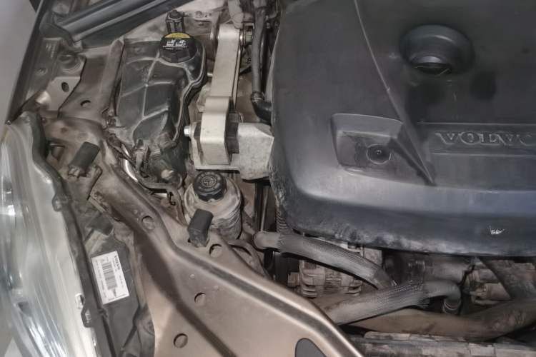 Used Volvo XC60 2015 T5 Smart Upgrade Model Engine Bay Right