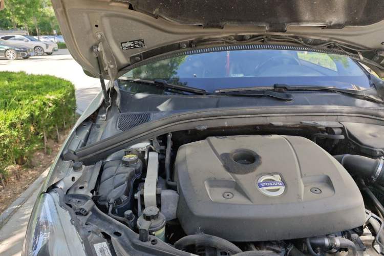 Used Volvo XC60 2015 T5 Zhiya Edition Engine Bay Right