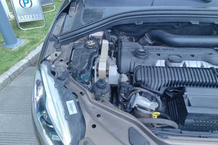 Used Volvo XC60 2015 T5 AWD Zhiyuan Edition Engine Bay Right