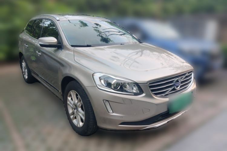 Used Volvo XC60 2015 T5 Smart Upgrade Model Front Right 45 Deg