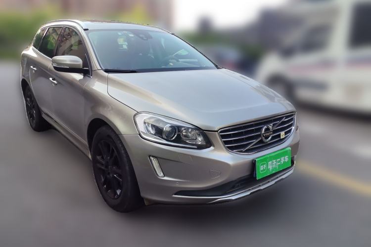 Used Volvo XC60 2015 T5 Smart Upgrade Model Front Right 45 Deg