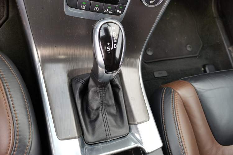 Used Volvo XC60 2015 T5 Zhiya Edition Gear Lever