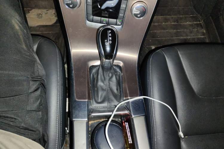 Used Volvo XC60 2015 T5 Smart Upgrade Model Gear Lever