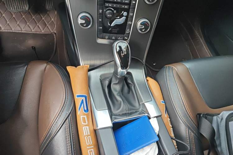 Used Volvo XC60 2015 T5 AWD Zhiyuan Edition Gear Lever