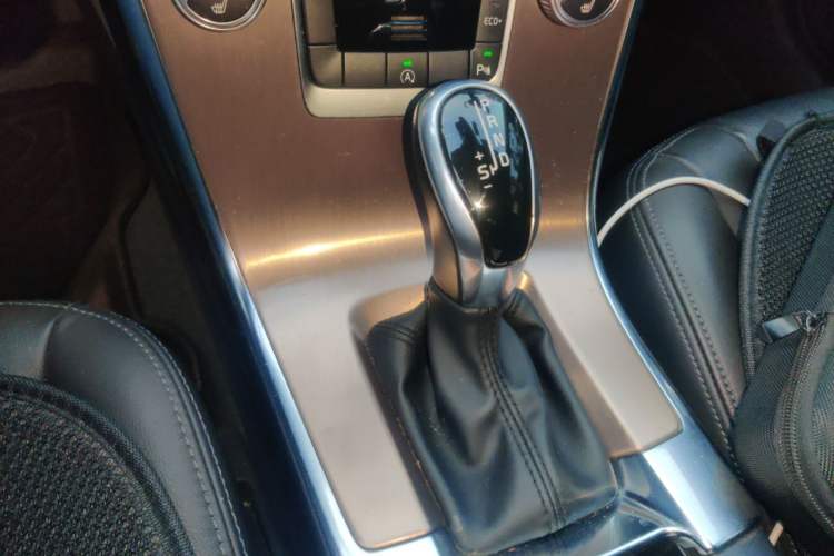 Used Volvo XC60 2015 T5 Smart Upgrade Model Gear Lever