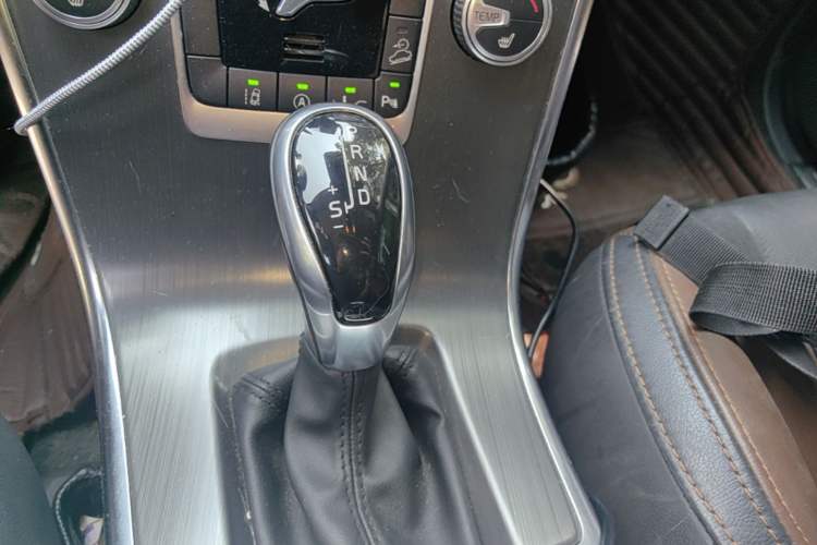Used Volvo XC60 2015 T5 AWD Zhiyuan Edition Gear Lever