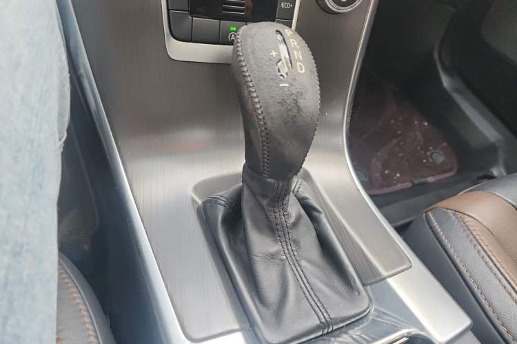 Used Volvo XC60 2015 T5 Smart Upgrade Model Gear Lever