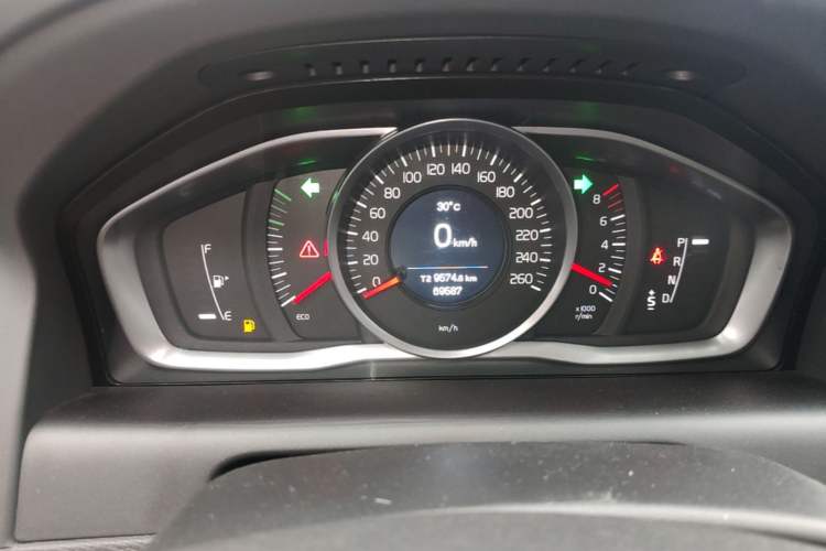 Used Volvo XC60 2015 T5 Smart Edition Instrument Cluster