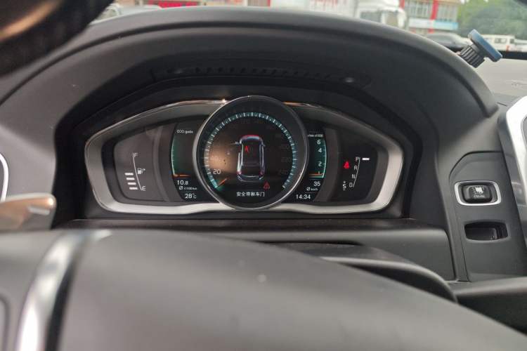 Used Volvo XC60 2015 T6 Zhiyi Edition Instrument Cluster