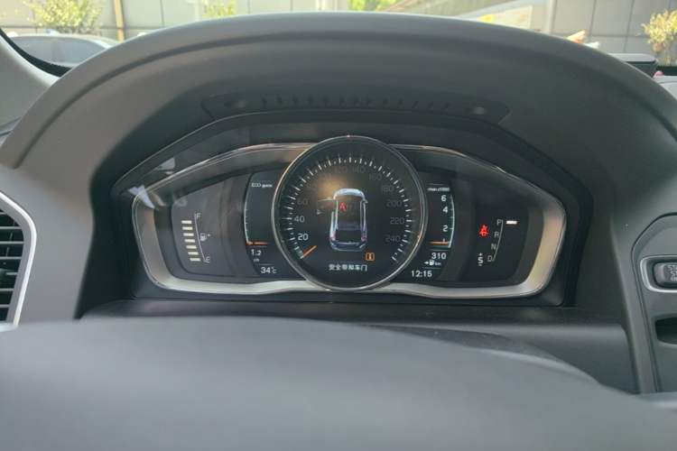 Used Volvo XC60 2015 T5 AWD Zhiyuan Edition Instrument Cluster