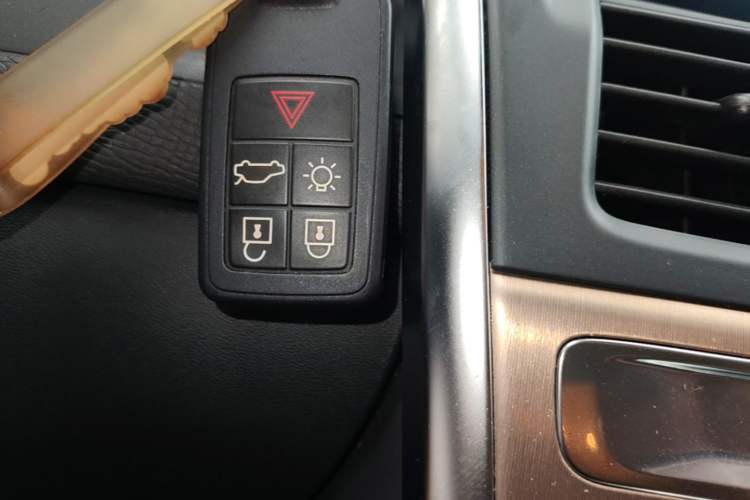 Used Volvo XC60 2015 T5 Smart Edition Interior 1