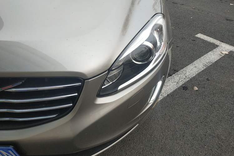 Used Volvo XC60 2015 T5 Zhiya Edition Left Front Headlight