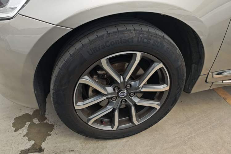 Used Volvo XC60 2015 T5 AWD Smart Drive Edition Left Front Wheel Hub