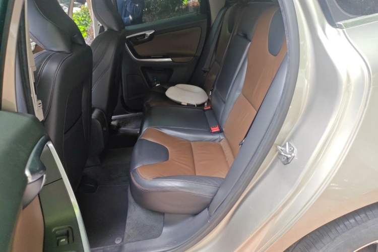 Used Volvo XC60 2015 T5 Zhiya Edition Left Rear Seat