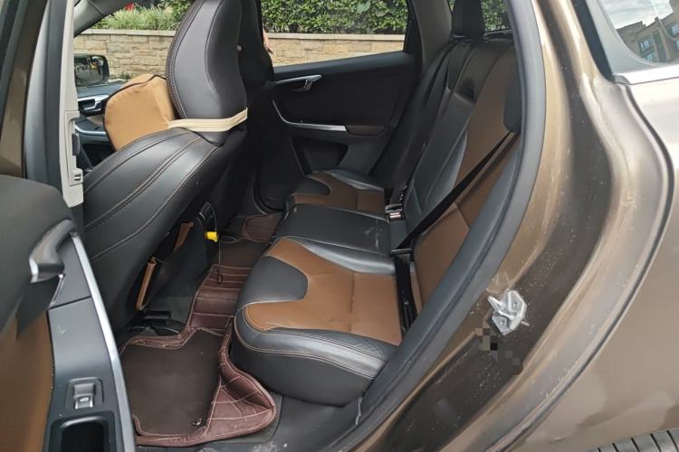 Used Volvo XC60 2015 T5 AWD Zhiyuan Edition Left Rear Seat
