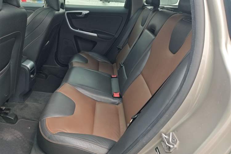 Used Volvo XC60 2015 T5 AWD Smart Drive Edition Left Rear Seat