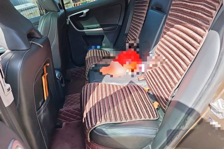 Used Volvo XC60 2015 T5 AWD Zhiyuan Edition Left Rear Seat