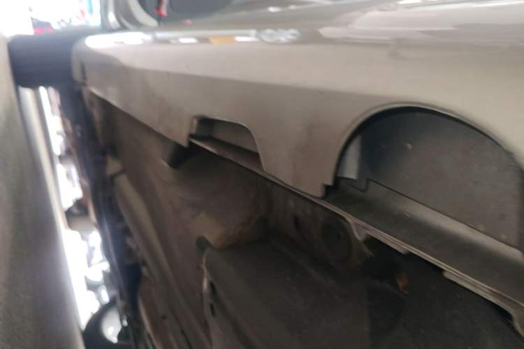 Used Volvo XC60 2015 T5 Smart Edition Left Side Sill