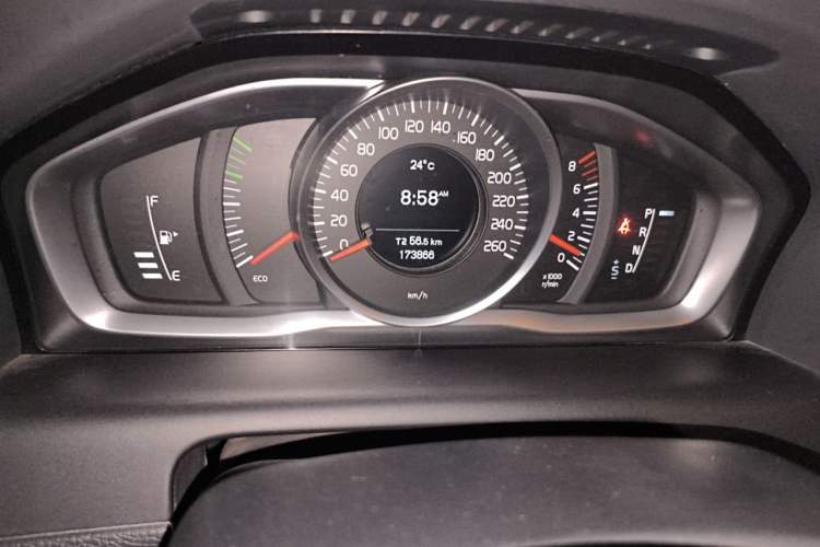 Used Volvo XC60 2015 T5 Smart Upgrade Model Odometer Close Up