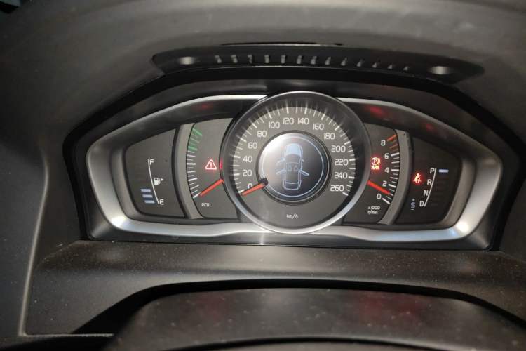 Used Volvo XC60 2015 T5 Smart Upgrade Model Odometer Close Up