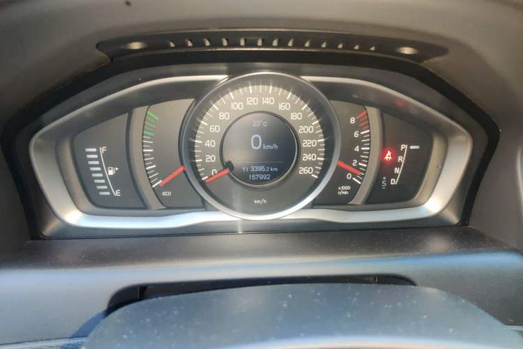 Used Volvo XC60 2015 T5 Smart Upgrade Model Odometer Close Up