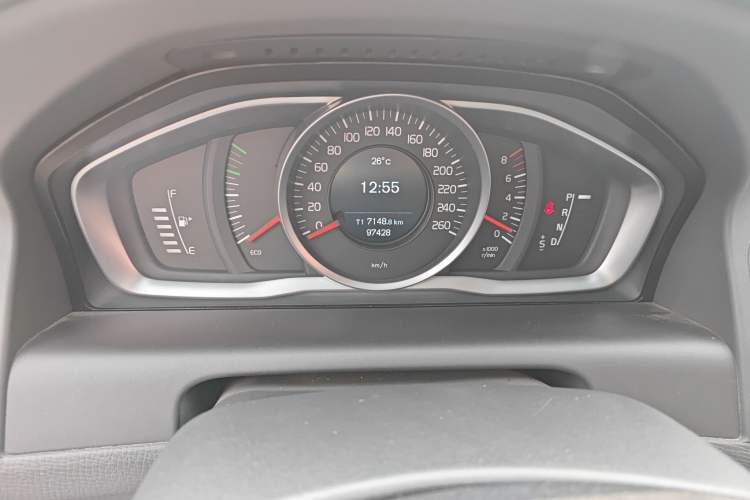 Used Volvo XC60 2015 T5 Smart Upgrade Model Odometer Close Up