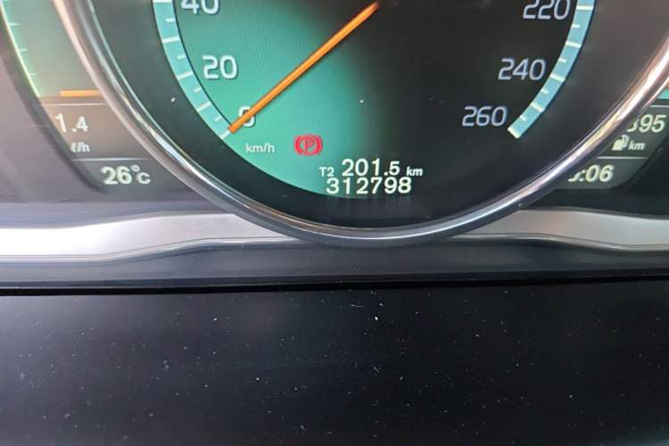 Used Volvo XC60 2015 T5 AWD Zhiyuan Edition Odometer Close Up