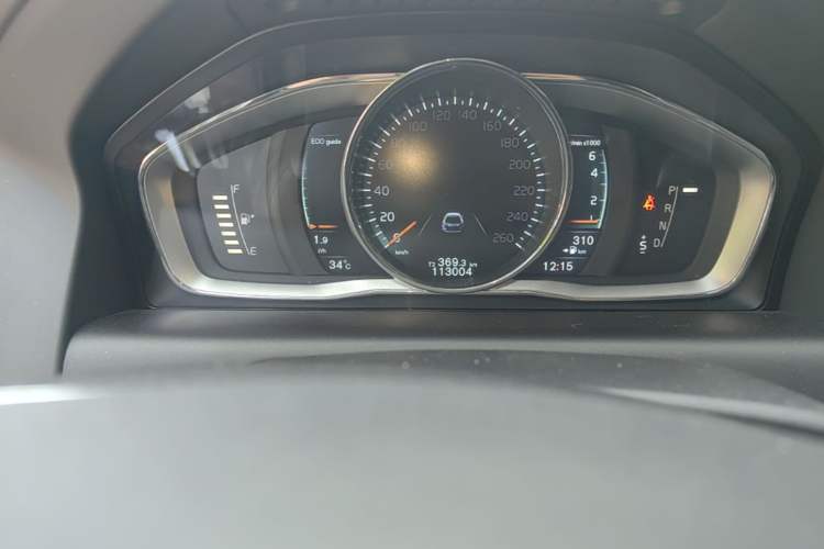 Used Volvo XC60 2015 T5 AWD Zhiyuan Edition Odometer Close Up
