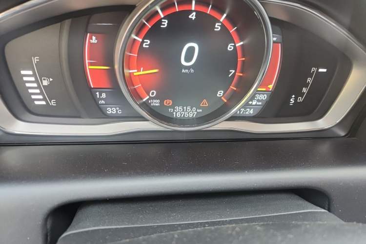 Used Volvo XC60 2015 T5 Smart Upgrade Model Odometer Close Up