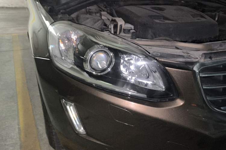 Used Volvo XC60 2015 T5 Smart Upgrade Model Right Front Headlight