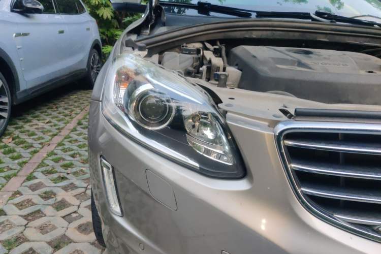 Used Volvo XC60 2015 T5 Smart Upgrade Model Right Front Headlight