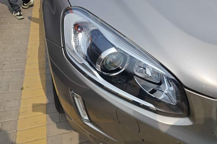 Used Volvo XC60 2015 T5 Smart Upgrade Model Right Front Headlight