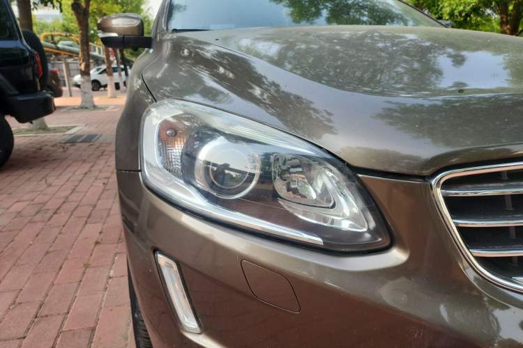 Used Volvo XC60 2015 T5 Smart Upgrade Model Right Front Headlight