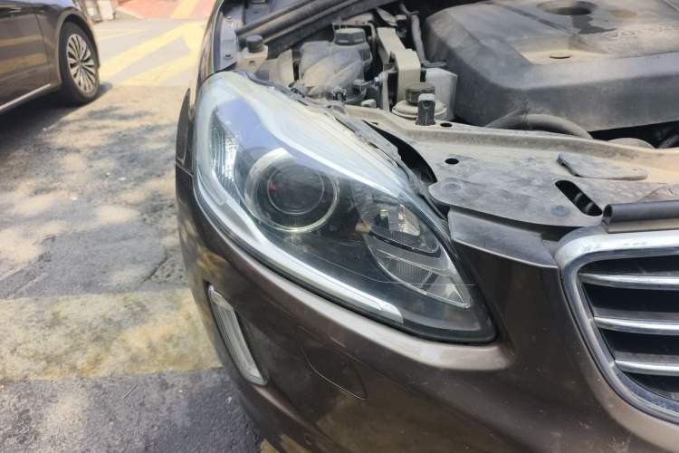 Used Volvo XC60 2015 T5 Smart Upgrade Model Right Front Headlight