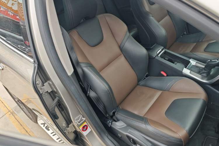 Used Volvo XC60 2015 T5 AWD Smart Drive Edition Right Front Seat