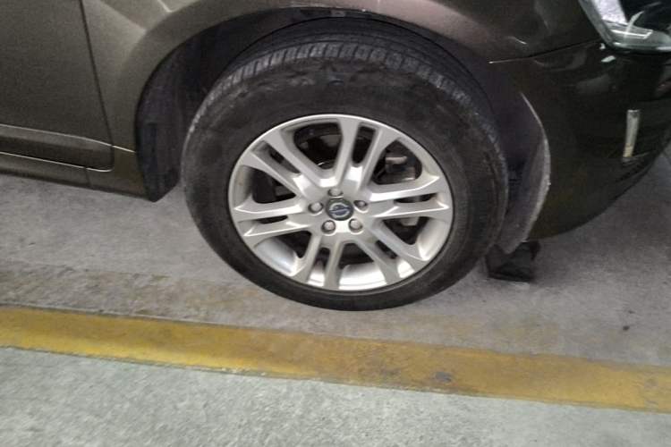 Used Volvo XC60 2015 T5 Smart Upgrade Model Right Front Wheel Hub