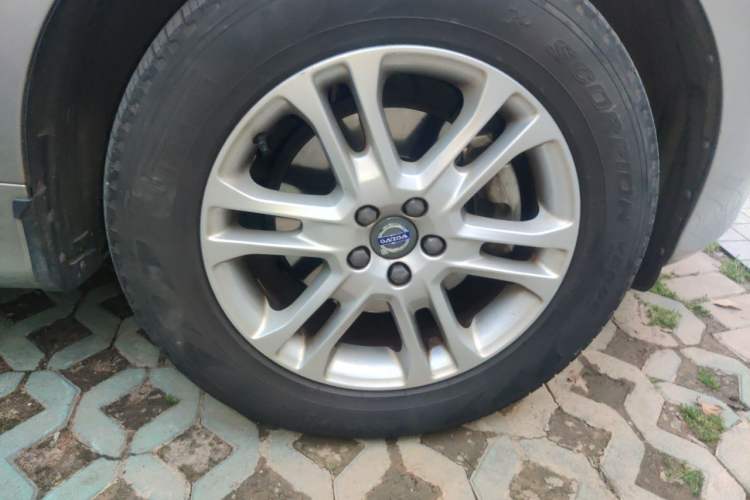 Used Volvo XC60 2015 T5 Smart Upgrade Model Right Front Wheel Hub