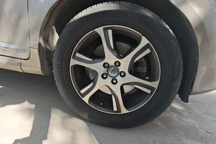 Used Volvo XC60 2015 T5 Zhiya Edition Right Front Wheel Hub