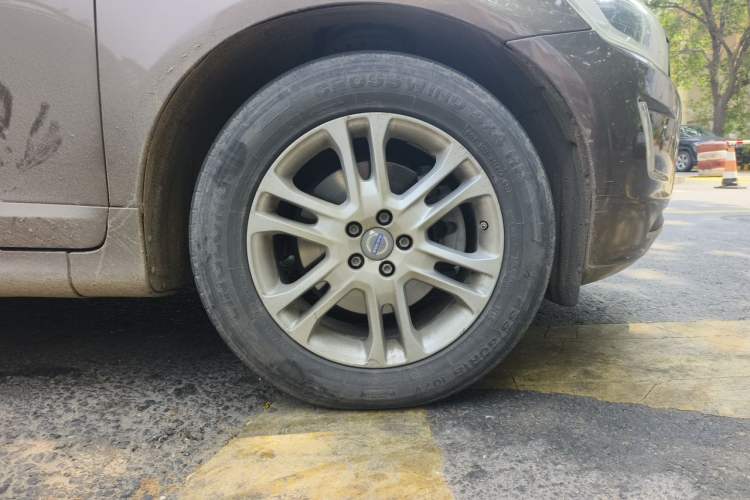 Used Volvo XC60 2015 T5 Smart Upgrade Model Right Front Wheel Hub