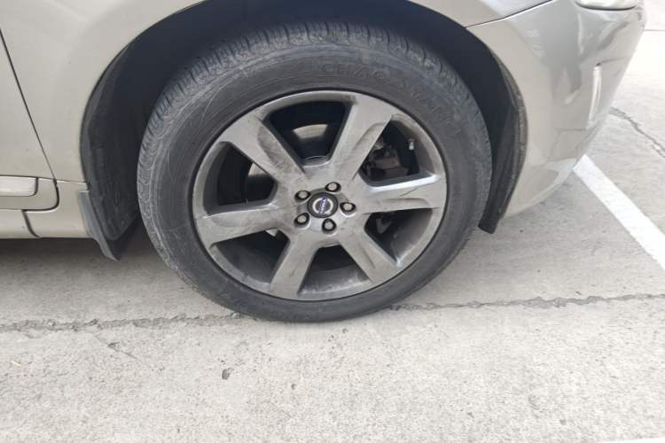 Used Volvo XC60 2015 T5 AWD Smart Drive Edition Right Front Wheel Hub