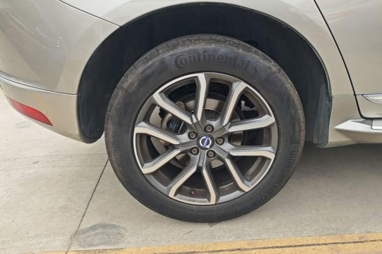Used Volvo XC60 2015 T5 AWD Smart Drive Edition Right Rear Wheel Hub