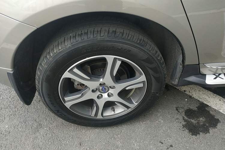 Used Volvo XC60 2015 T5 Zhiya Edition Right Rear Wheel Hub