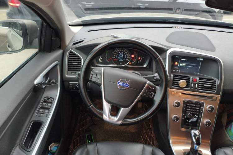 Used Volvo XC60 2015 T5 Smart Upgrade Model Steering Wheel