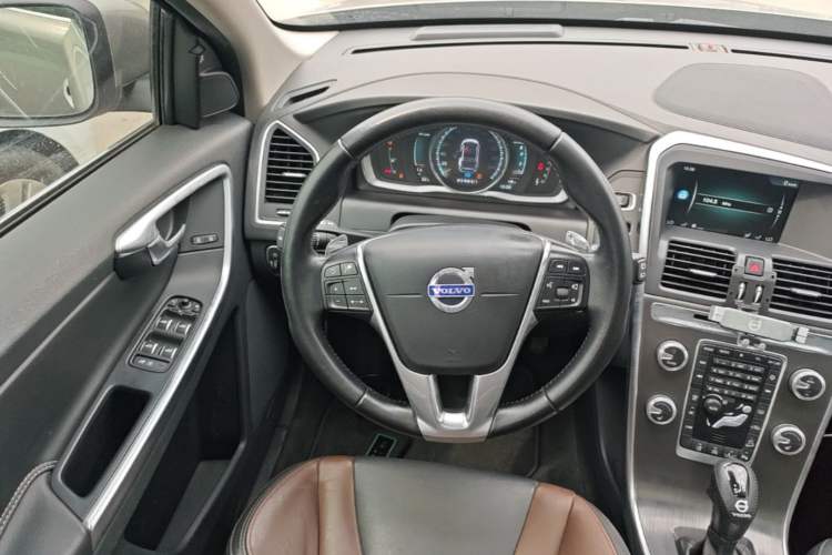 Used Volvo XC60 2015 T5 AWD Smart Drive Edition Steering Wheel